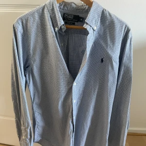Ralph lauren skjorta - Ralph lauren skjorta. Storlek M. Använd fåtal gånger. Bra skick 9/10