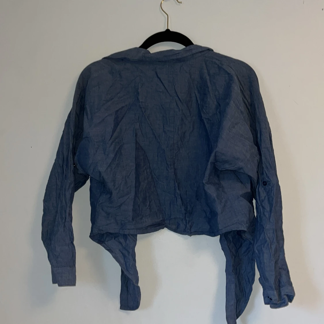 Blå skjorta man kan knyta  - 90