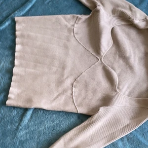 Tröja  - Bra i skick och inga repor 