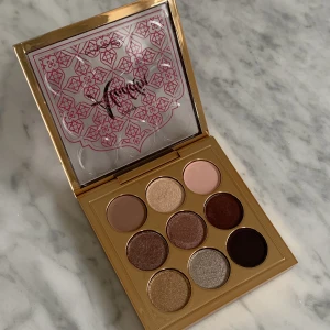 Ögonskugga  - Mac ögonskugga palett Bobbi Brown ögonskuggor Vissa är swatchade. 120kr/st eller båda för 200