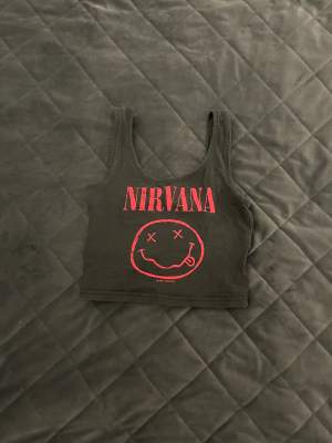Nirvana topp från H&M ⚡️