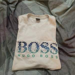 Hugo boss tröja. Storlek L men skulle också säga M. Bra skick