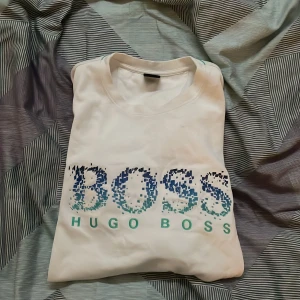 Hugo boss - Hugo boss tröja. Storlek L men skulle också säga M. Bra skick