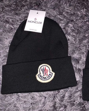 Moncler,canada goose mössor - Kom snap för pris: online_store31
