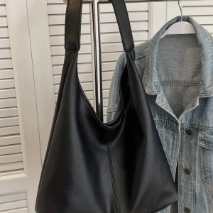 Väska  - Säljer denna väska från temu får jag fick 2!