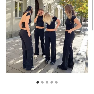 Alobha kostymbyxor  - Säljer dessa kostymbyxor eftersom att de är för stora. Byxorna är i storlek S. Kan tänka mig att byta mot en XS.  Byxorna är använda 1-2 gånger. 💓