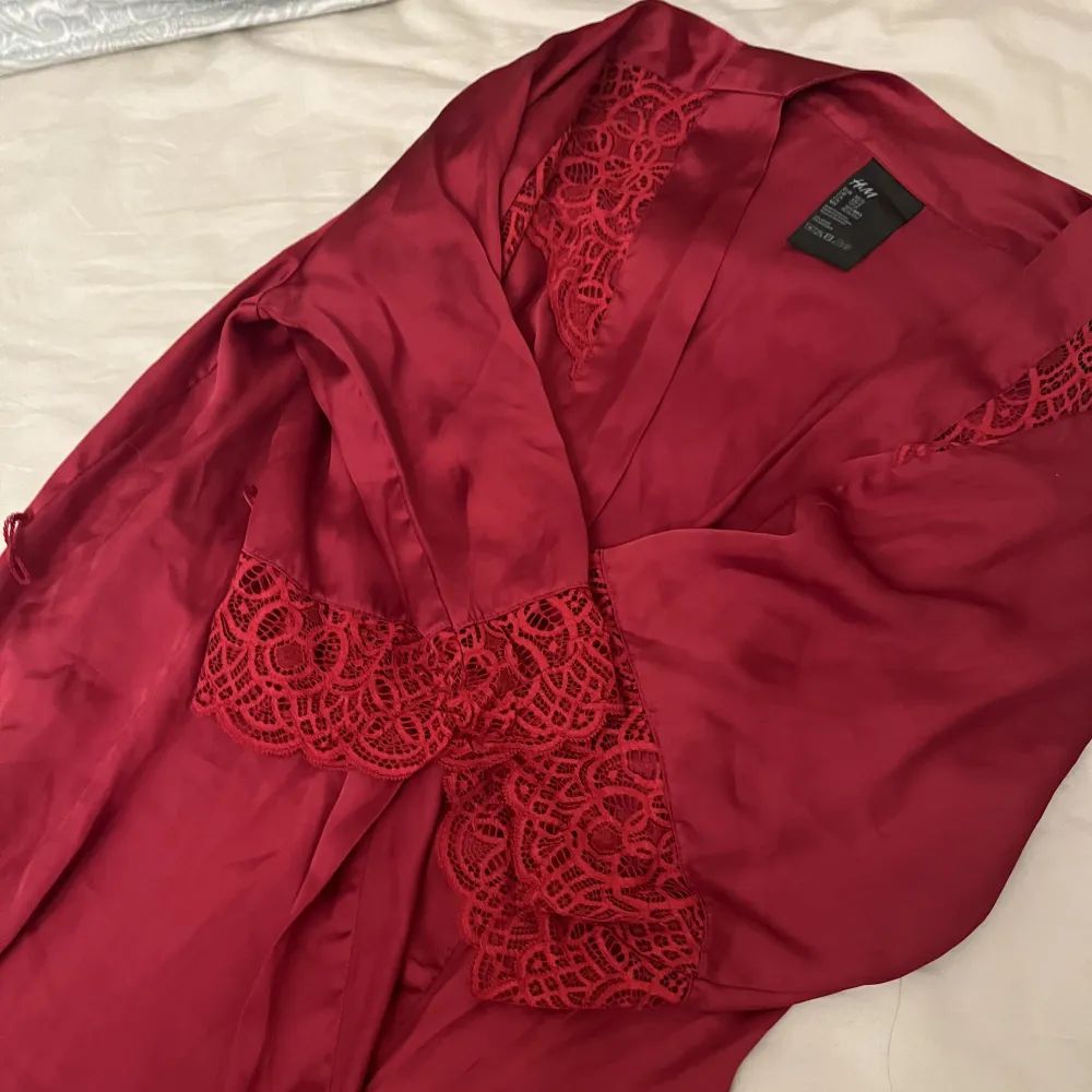 Röd kimono från H&M. Tröjor & Koftor.