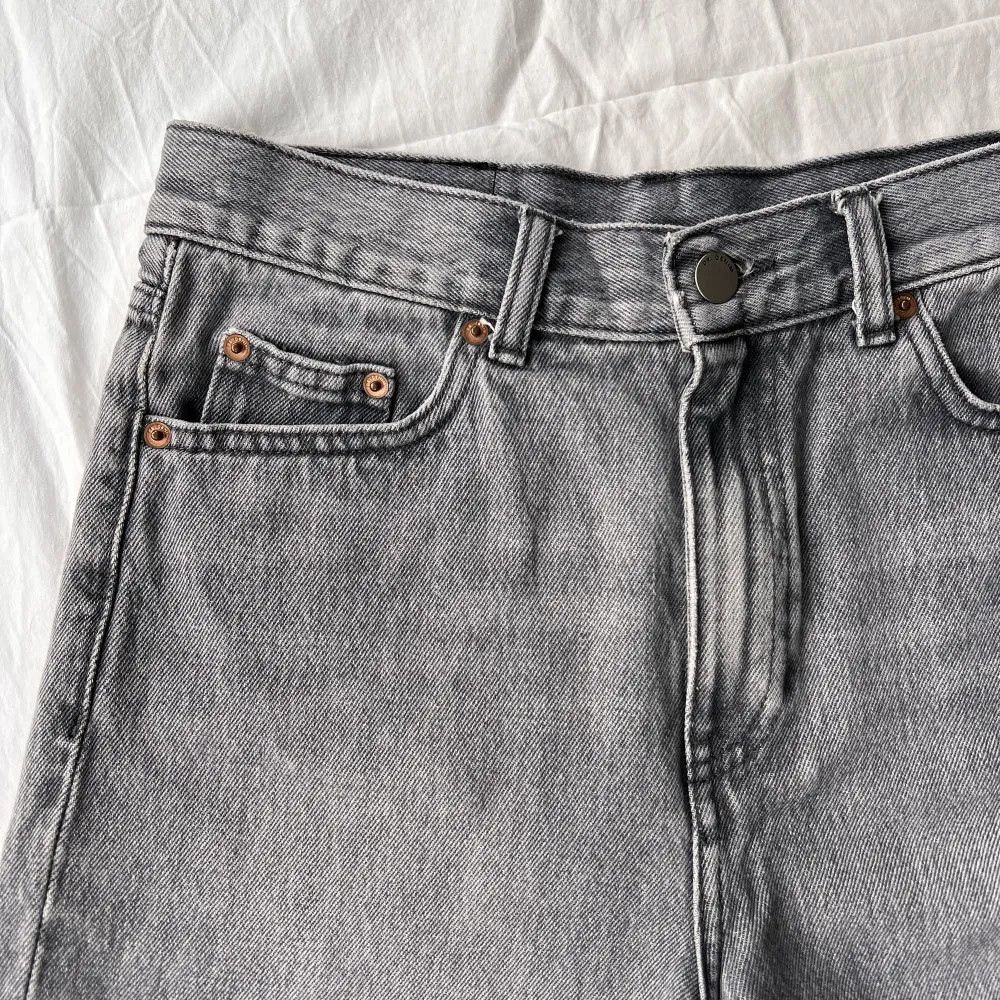 Fina jeansshorts från Dr Denim i storlek 27💗 . Shorts.