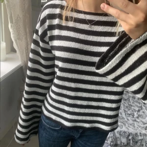 Randig tröja - Tröja från hm, försiktigt använd och inga fel.