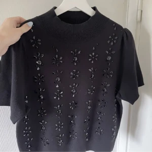 &other stories tröja - aldrig använd, köpte här på plick Sitter som en S