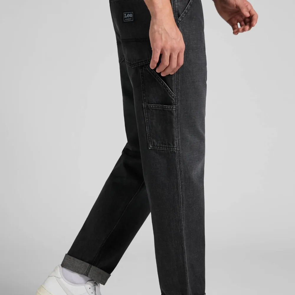 säljer mina snygga lee jeans då de de inte kommer till användning. Har använt de ca 3 gånger och de är i toppskick. Skriv gärna om du har frågor eller vill ha fler bilder.. Jeans & Byxor.