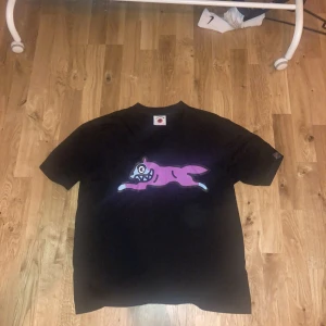 Billionare boys club t shirt - Säljer pågrund av att den inte används. Kom gärna privat för mer bilder. 