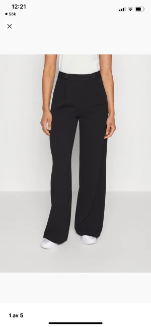 Kostymbyxor  - Köpta på zarlando och endast använda fåtal gånger. Storlek 38 Tall. 150kr.Skriv om det skulle vara några frågor🫶