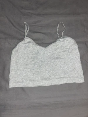 Linne/toop - En grå toop som är jätte skön o fin.