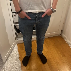 COS jeans - Blåa Jeans från COS, slim fit.  Kondition 8/10, sparsamt använda