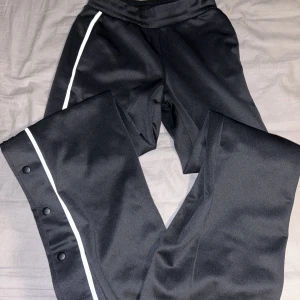 Byxor - Utsvängda byxor som är jätte sköna 