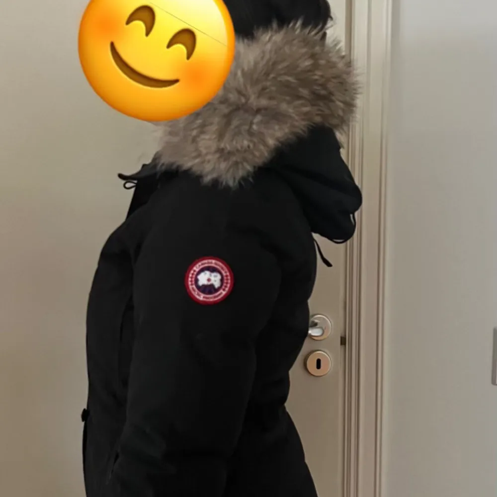 Säljer en Canada goose shelburne parka för min syster. Säljer för 6000. Den är bra skick och är bara använd i en vinter. Inga repor eller fläckar. Nypris mellan 16-19k. Storlek S. Priset går att diskutera.. Jackor.