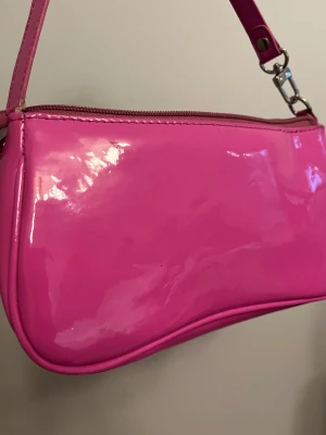 Baguettebag - Liten väska i rosa slkimrande material