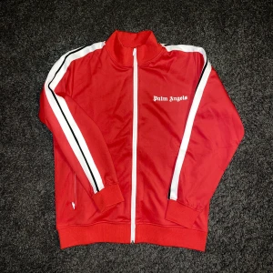 Palm Angles Tröja - Palm angels tröja, använd bara några gånger annars inga fel eller slitage. Skick: 8/10. Kvitto finns!