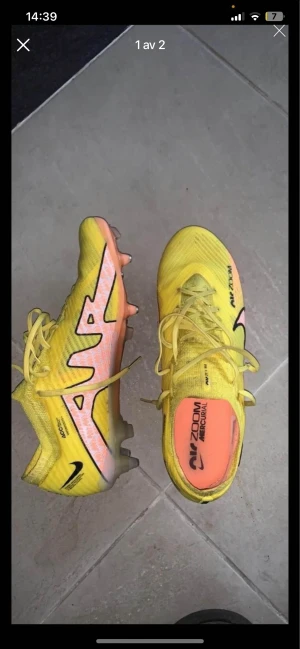 Nike Mercurial - Skruvdobb, använda 3 gånger är i väldigt nytt skick! Storlek 45. Nypris 2699
