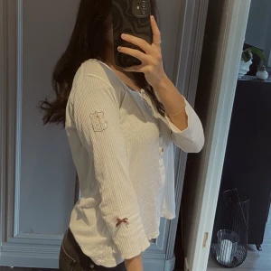 Odd molly - Jätte söt odd Molly tröja med lite kortare armar. Fint skick🤍