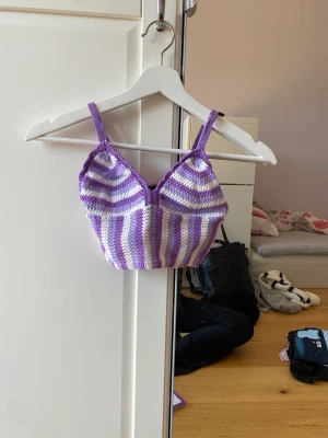 Crochet topp - Chrochet topp som inte kommit till användning alls. Har Justerbara axelband