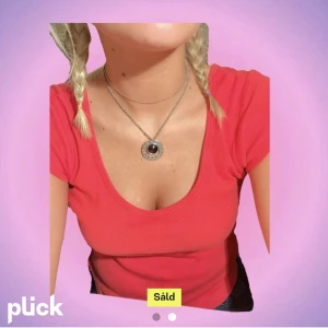 Halsband  - (Lånad bild) Jätte fint halsband köp här på plick! Använder dock inte silver så säljer vidare❤️ Kontakta oss vid frågor eller fler bilder<3