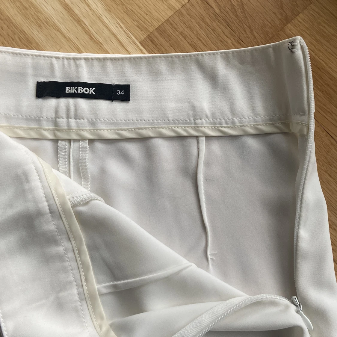 Vita kostymbyxor  - 91