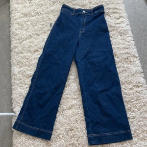 Baggy jeans - Säljer dessa jätte coola jeansen som inte riktigt är min stil längre, köparen står för frakten💕passar de flesta längder