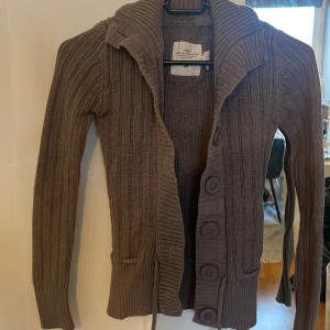 Kofta - En gammal kofta från hm och den är ganska liten i storlek 