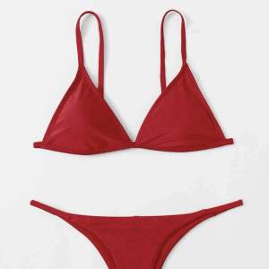 Säljer denna röda bikinin då den inte satt som jag ville, endast testad, frakt 45 💞 passar S-M