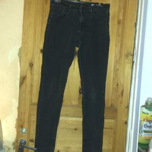 Jeans från lager 157, de är mörkgråa