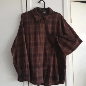 Skjorta - Brun-rutig, oerhört mjuk skjorta från H&M.  