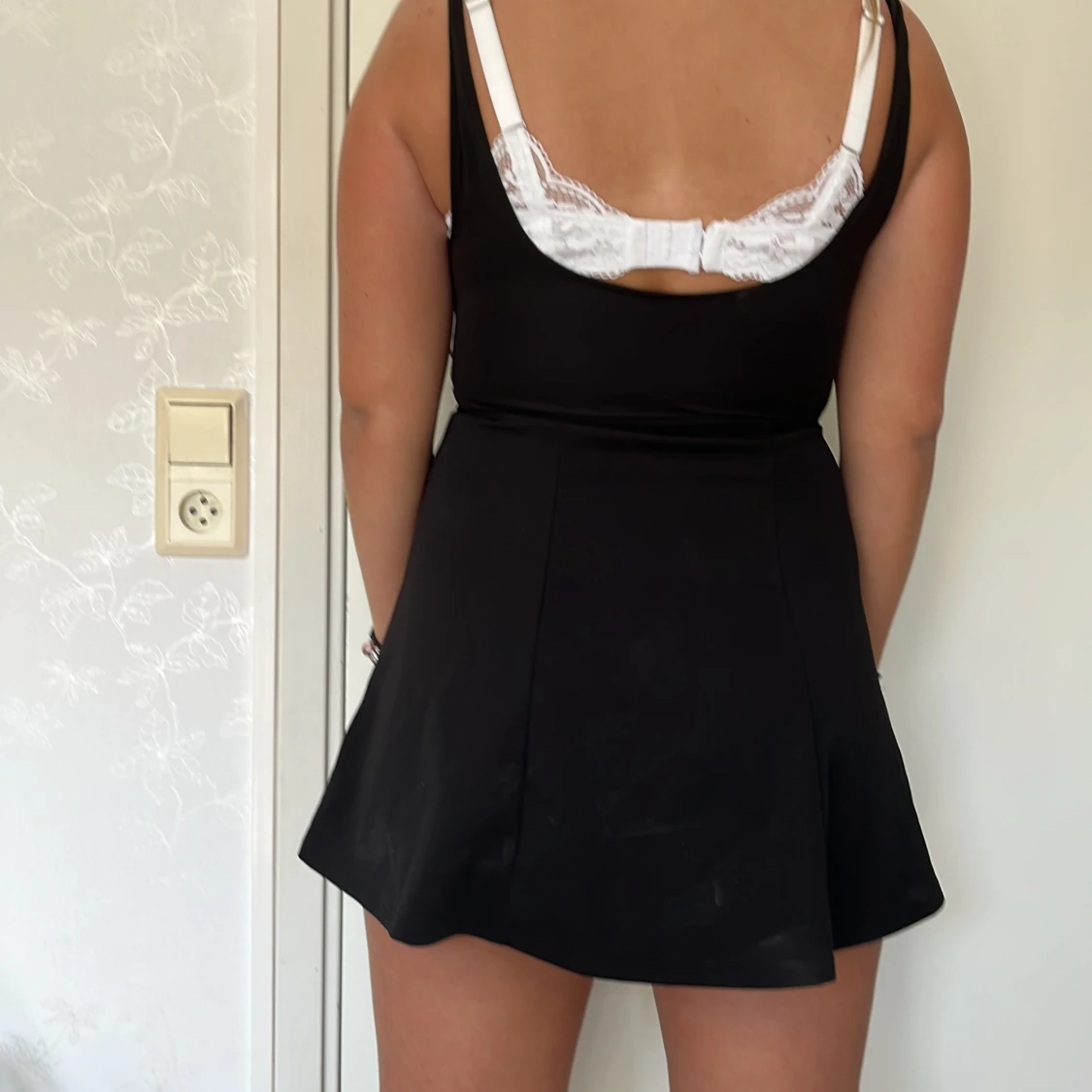 Svart tajt klänning  - 90