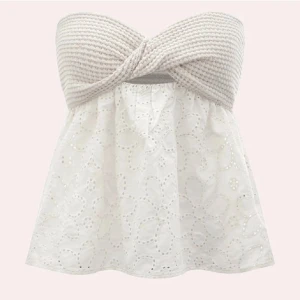 beige topp - jättesöt topp till sommaren💕 endast använd några gånger och säljer då det inte längre kommer till användning💗💕 frakt tillkommer och hör gärna av er ifall ni undrar något👌🏼💗