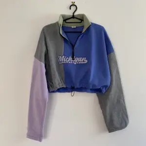 Croppad Colourblock tröja från Urban outfitters Justerbar midja 