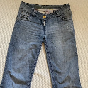 Low rise baggy jeans  - lågmidjade baggy jeans 