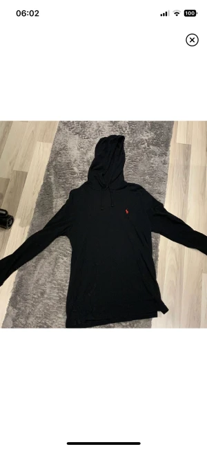 Polo hoodie - Helt ny, bra pris. Passar med allt, inga skador.