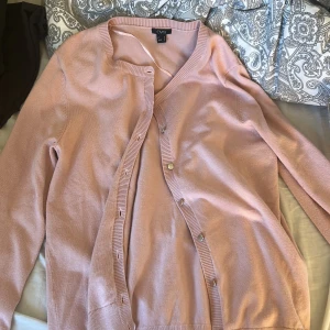 kofta - säljer denna koftan, skriv privat o kom med ett pris. Ej köp nu 