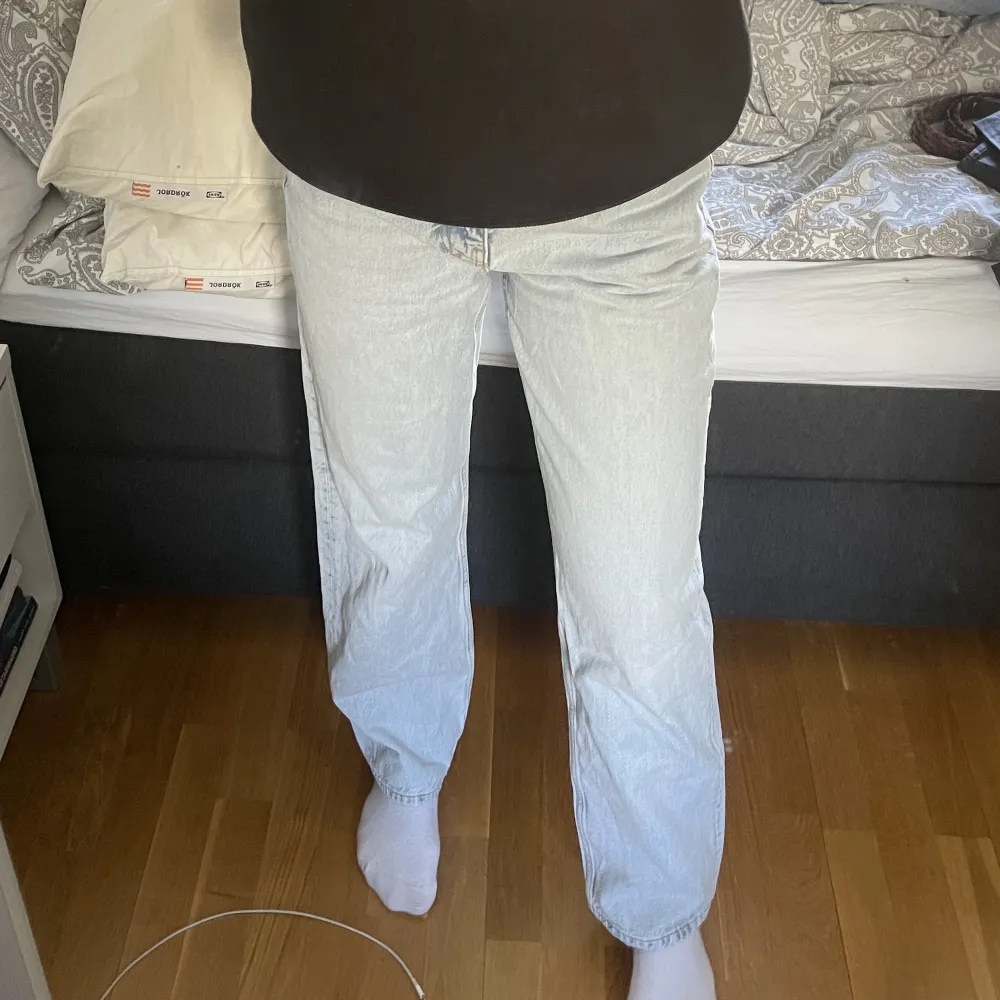 raka jeans från Ginatricot , jättefin kvalitet💛💛. Jeans & Byxor.