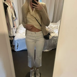 Vita jeans från zara i st 36💕 - Vita jeans från zara i st 36💕