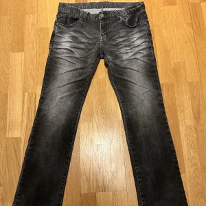 Tornado mart jeans - Inseam: 77cm midja: 42cm total längd: 102 cm dm för fler bilder