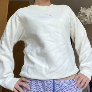 Champion tröja - Bra skick. Använd fåtal gånger. Hög kvalitet. Storlek S. Det ursprungliga priset var ca 700.  Svår att hitta här i Sverige.