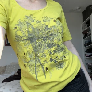 Snygg tshirt - Snygg y2k tshirt med glitter❤️Passar både S och M.