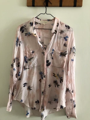 Thin cotton shirt - Long sleeved thin shirt perfect for spring&summer. Nice flower details on light pink, semi translucent fabric. 