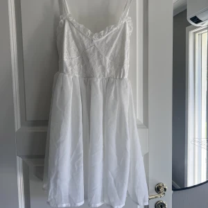 Klänning från nelly - Klänning från Nelly, använd 2 gånger så i fint skick! 