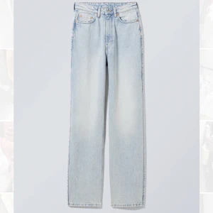 Ljusblå jeans - Ljusblåa jeans från weekday i modellen ”rowe”.