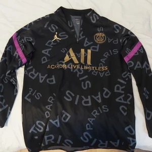 Psg rare guld svart lila  - Psg tröja nysckick (köp senast 24 juni för fri frakt) Nyskick 