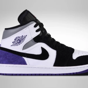 Nike air jordan - Säljer mina jordan skor som jag köpte för ungefär 3 årsen men dem har ändas kommit till användning ca 3 gånger därav är dem nästan som helt nya. Jag köpte för 2 700 men säljer för 800 då jag bara vill bli av med dem, pris kan diskuteras. Skokartong ingår😊