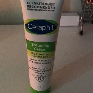 cetaphil ansiktskräm  - frakt: 45kr nypris: 170kr endast testad men säljer då jag har en annan kräm.